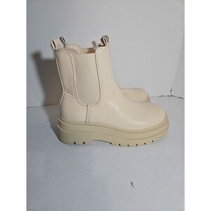 Urban Outfitters Baldwin Chelsea Boots Womens Size 9 Leather Off White Platform